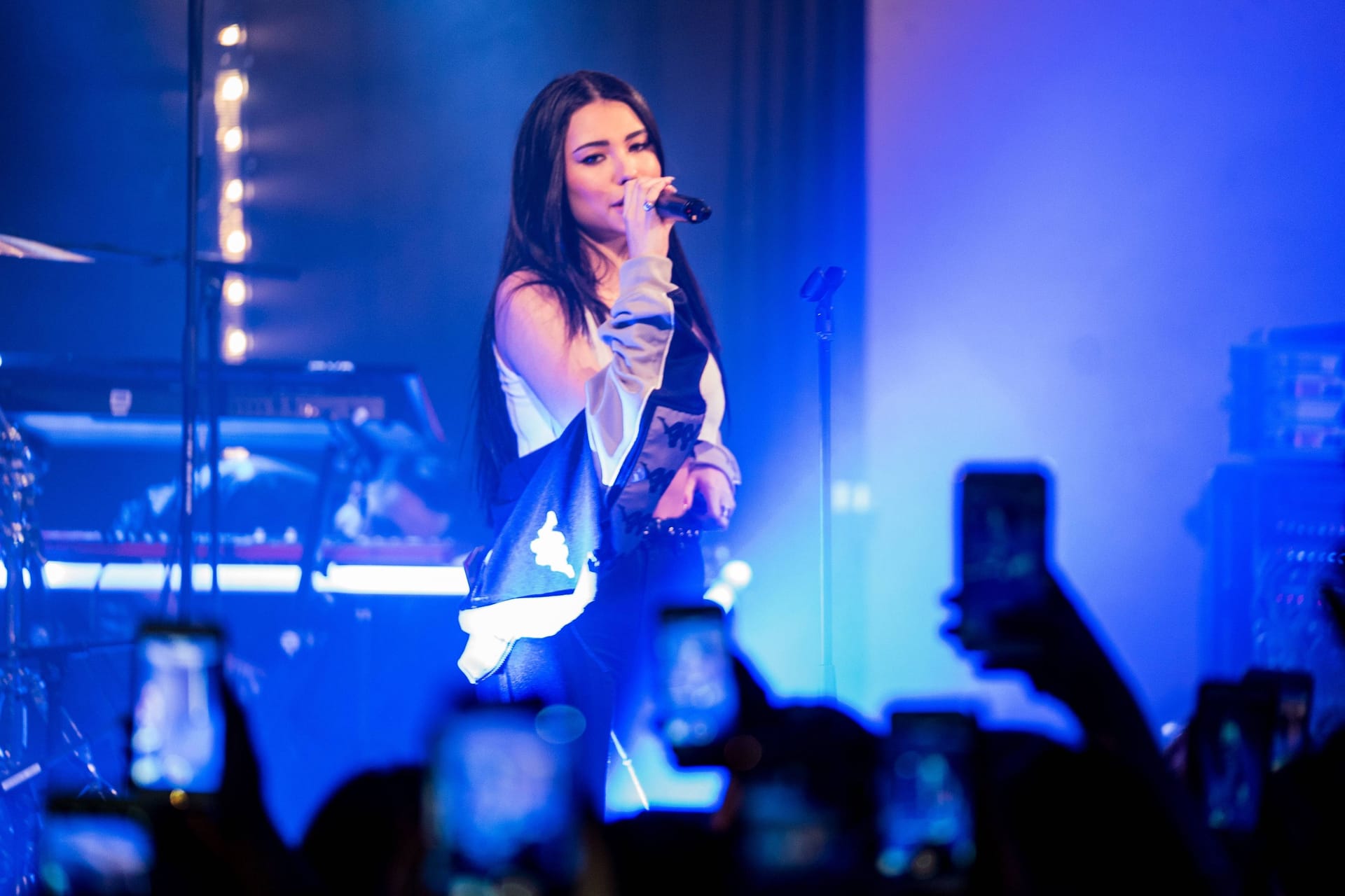 Madison Beer bei einem Konzert im Club Terrace Hill in Hamburg (Archivbild): Gestiegene Kosten setzen Hamburgs Musikclubs zu.