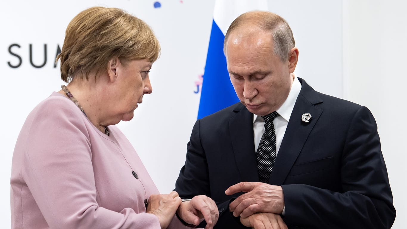 Angela Merkel und Wladimir Putin (Archivbild): Die frühere Bundeskanzlerin hatte ein realistisches Bild des russischen Machthabers, so Historiker Scianna.