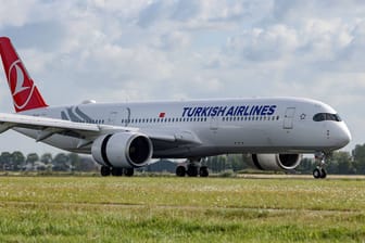 Ein Airbus A350-941 (Archivbild): An Bord einer solchen Maschine starb der Pilot während des Flugs.