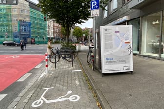 Einer von vielen Scooter-Parkplätzen ist am Karlsgraben bereits ausgewiesen.