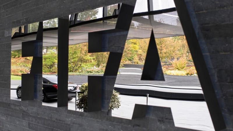 Das Logo der Fifa am Hauptsitz des Weltfußballverbandes: Der Verband muss eine Niederlage einstecken.