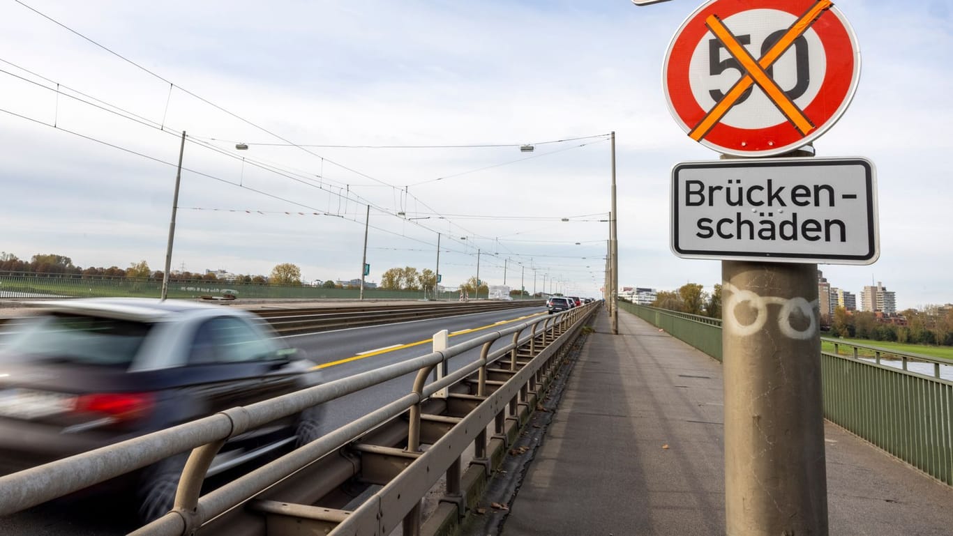 Düsseldorfer Südbrücke für Fahrzeuge über 7,5 Tonnen gesperrt