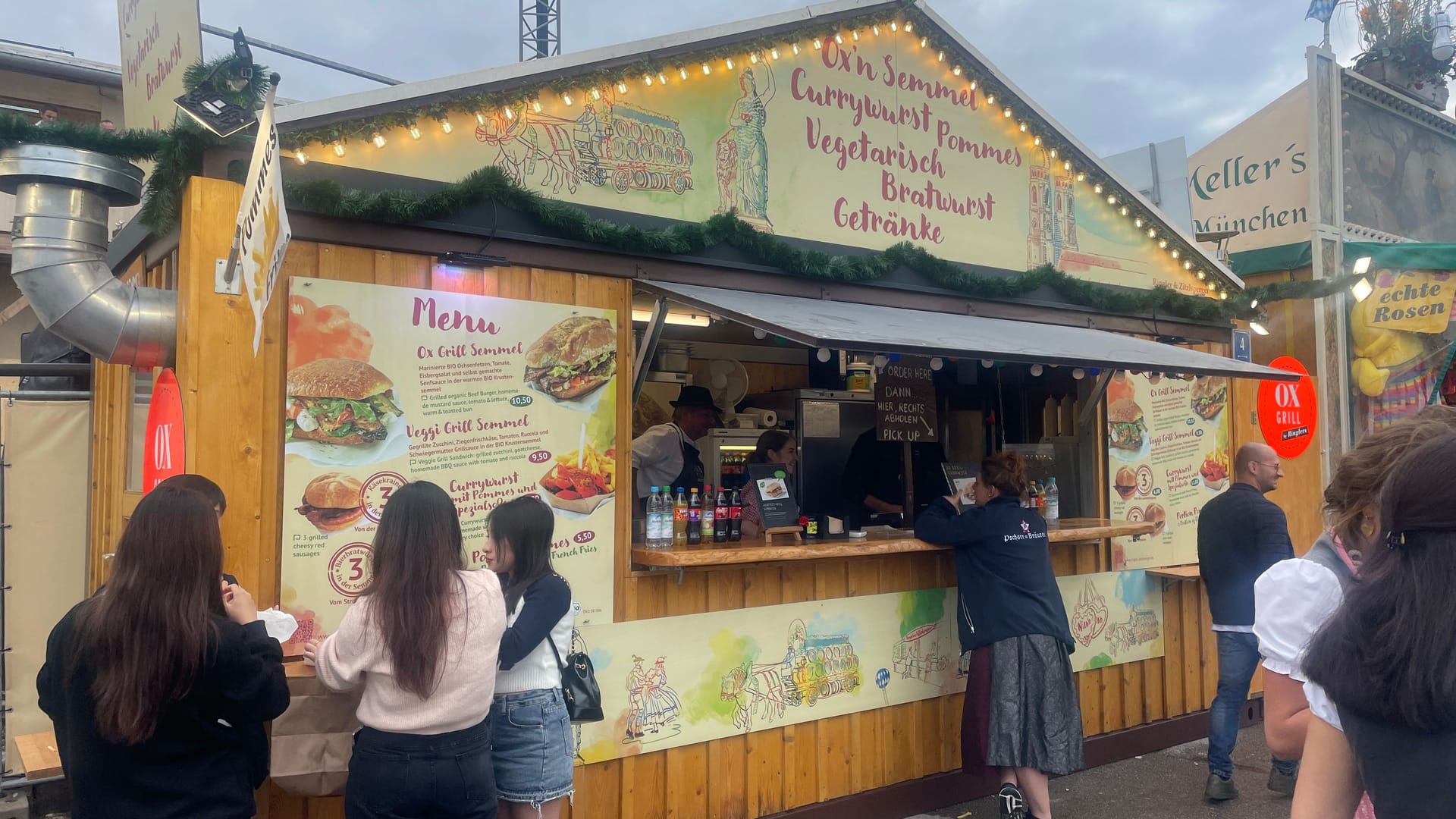 Neu auf der Wiesn: Der "Ox Grill". Hier gibt es gleich mehrere vegetarische Alternativen.