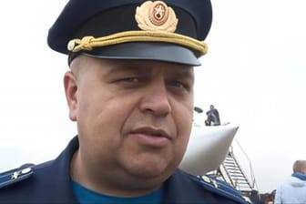 Der russische Bomberpilot Dmytro Golenkow wurde tot in einem Apfelhain bei Brjansk aufgefunden.