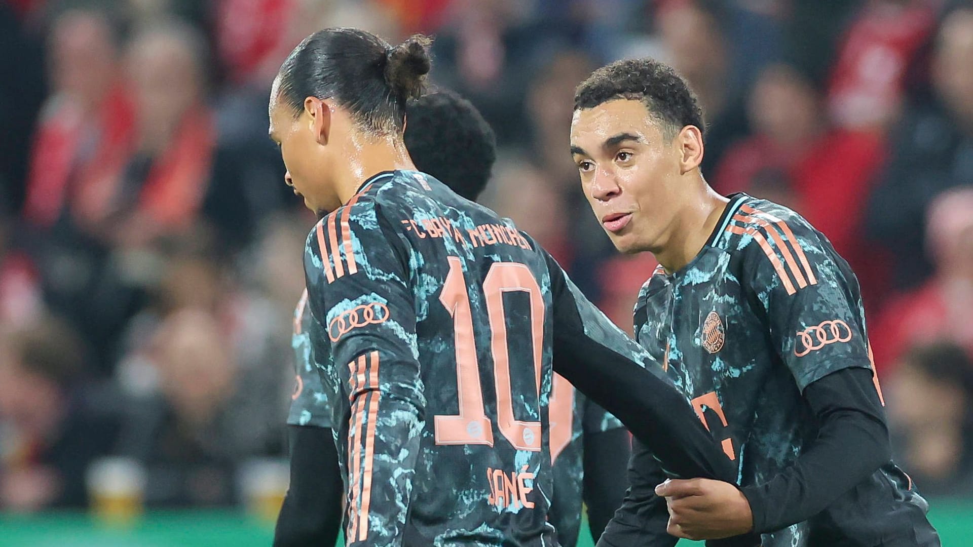 Leroy Sané (links) und Jamal Musiala: Die beiden Bayern-Stars erzielten die Tore gegen Mainz.