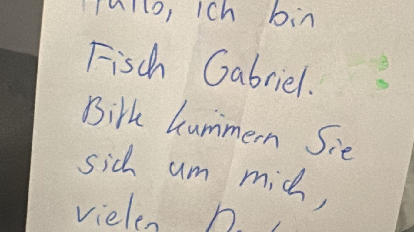 In diesem Plastikbeutel samt Notiz wurde Gabriel ausgesetzt.