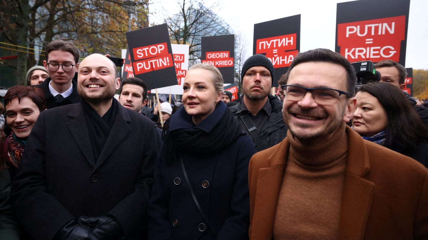 Yulia Navalnaya, the widow of late Russian opposition leader Alexei Navalny, and Russian dissidents Vladimir Kara-Murza and Ilya Yashin attend a "No to Putin! No to war in Ukraine! Freedom for political prisoners!" protest in Berlin, Germany, November 17, 2024.