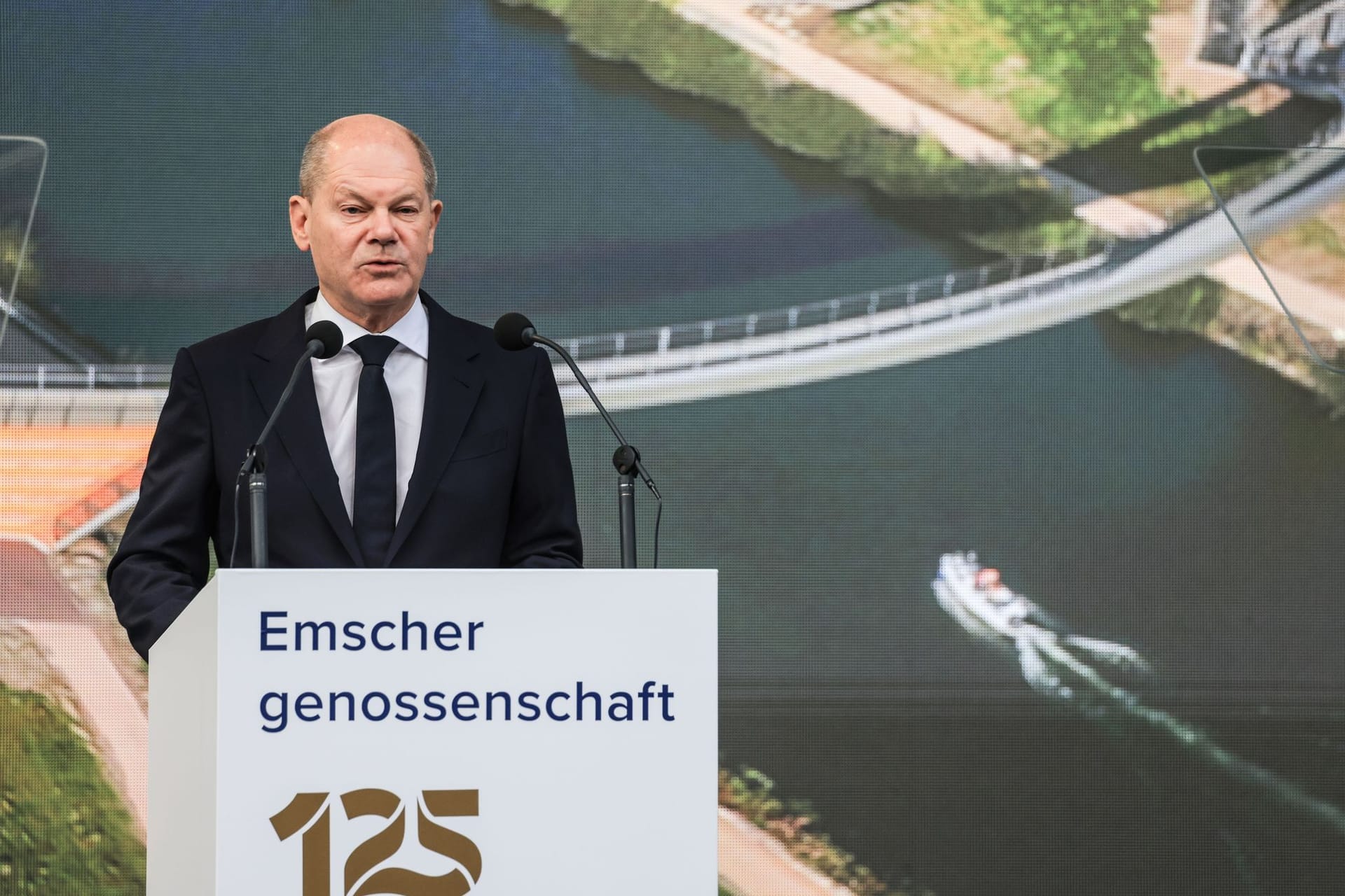 Scholz bei der Emschergenossenschaft