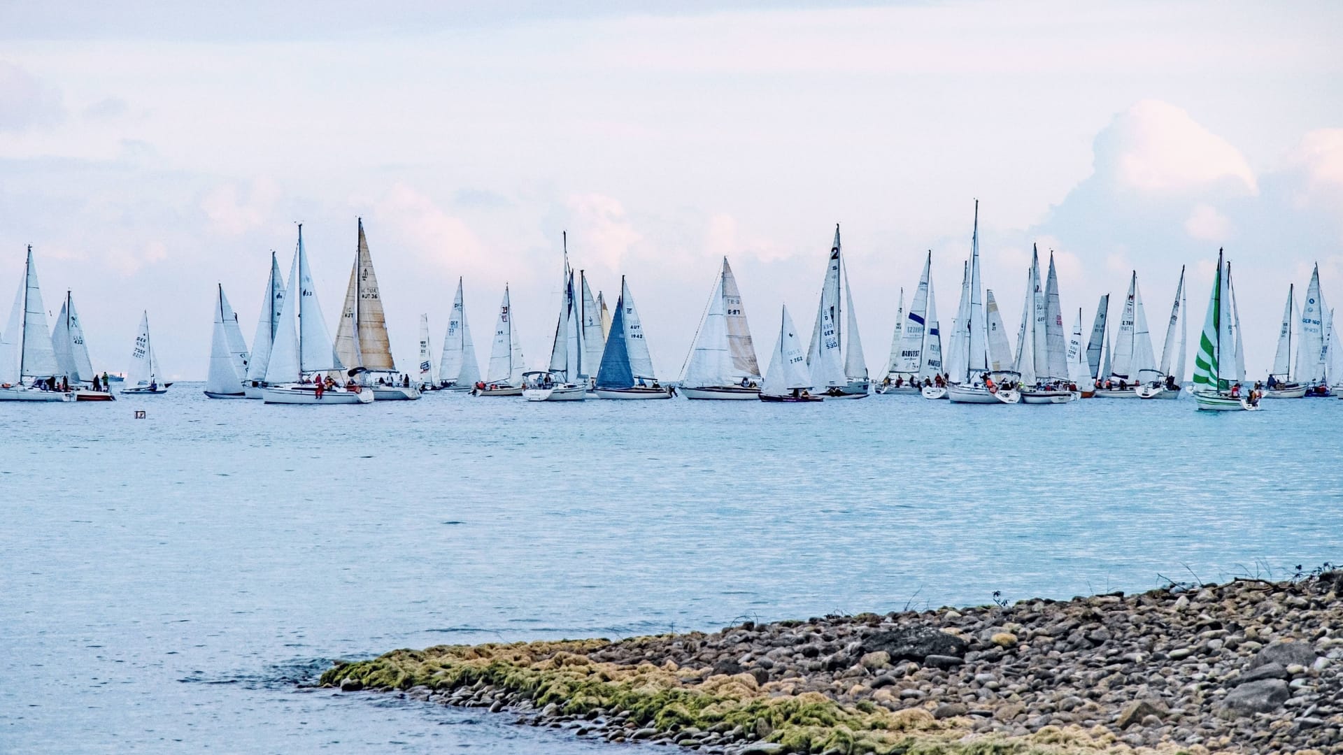 Die "Regatta der Eisernen" auf dem Bodensee (Archivbild): Der Wettbewerb findet traditionell am Wochenende des ersten Advents statt.