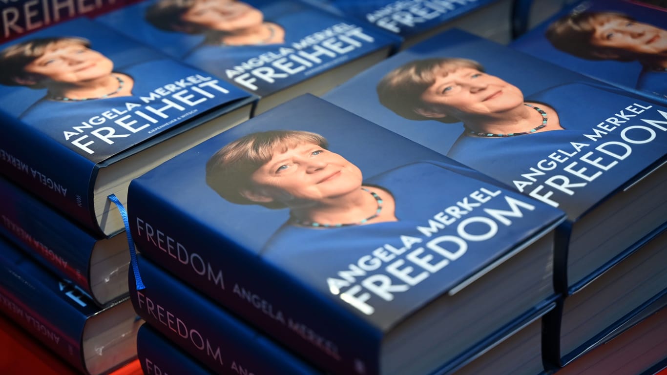 "Freiheit": Die Memoiren von Angela Merkel erscheinen auch in anderen Sprachen, unter anderem Englisch.