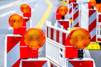 Warnbaken (Symbolbild): Eltern sollen für die Absicherung eines Schulweges in Berlin-Wilmersdorf selbst sorgen.