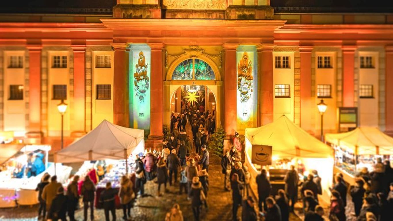 Polnische Weihnachtstraditionen lernt man auf dem Sternenmarkt am Kutschstall in Potsdam kennen.