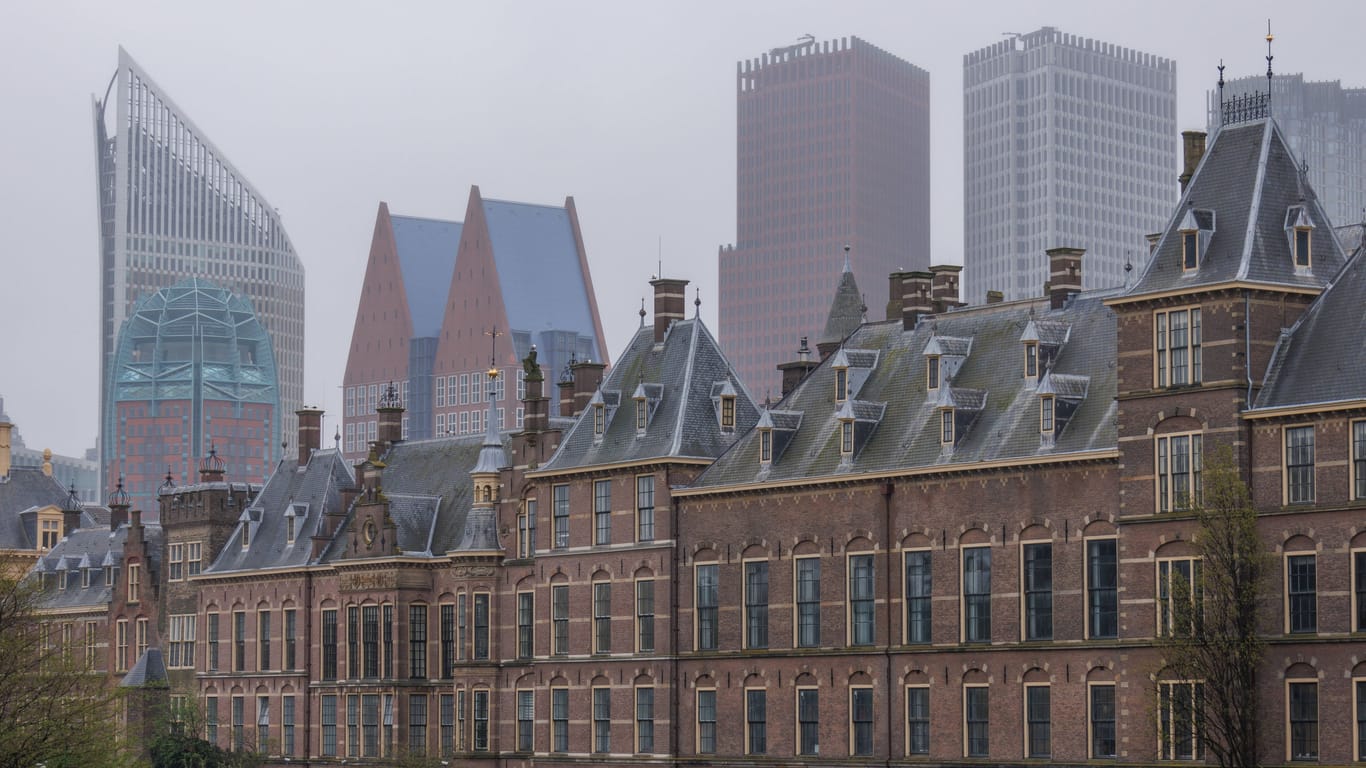 Den Haag in den Niederlanden (Symbolbild): Die erste Stadt in der fossile Werbung im kommenden Jahr verboten ist.