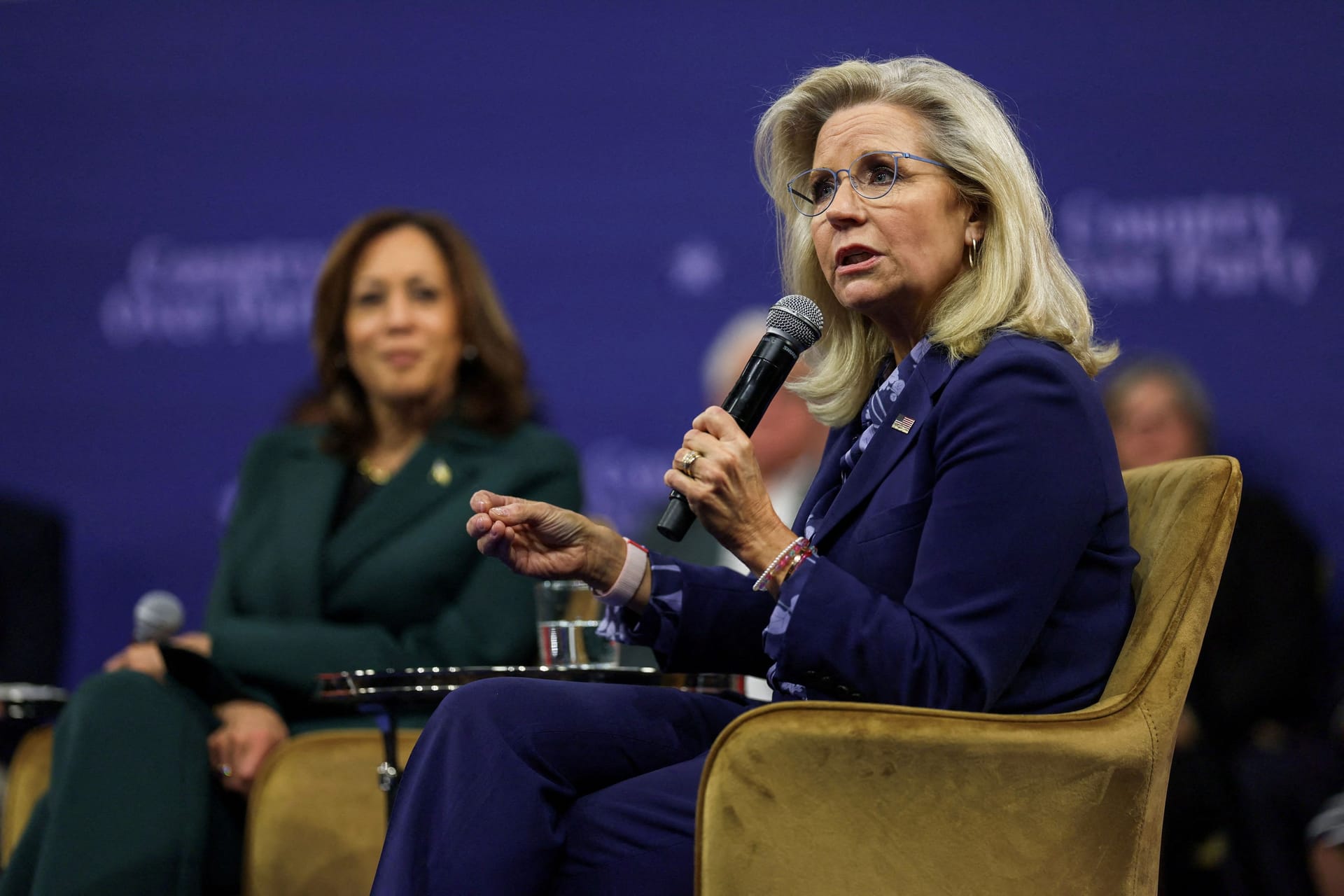 Angriffsziel von Donald Trump: Frauen wie Liz Cheney und Kamala Harris.