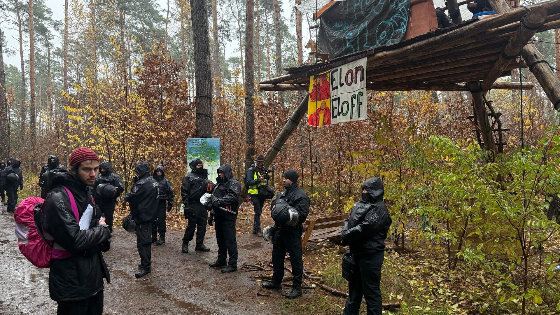 Polizei-Einsatz im Tesla-Protestcamp in Grünheide