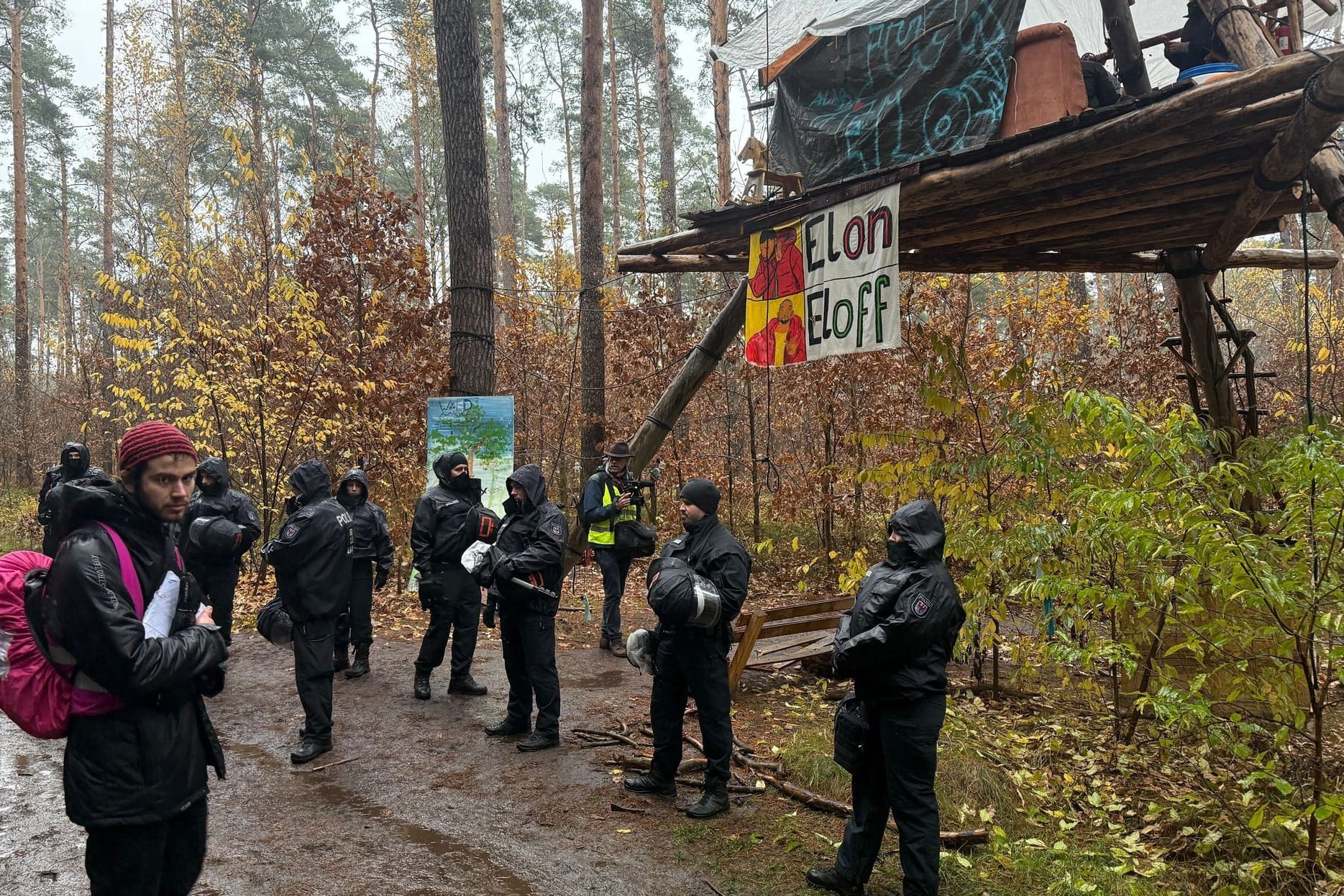 Polizei-Einsatz im Tesla-Protestcamp in Grünheide