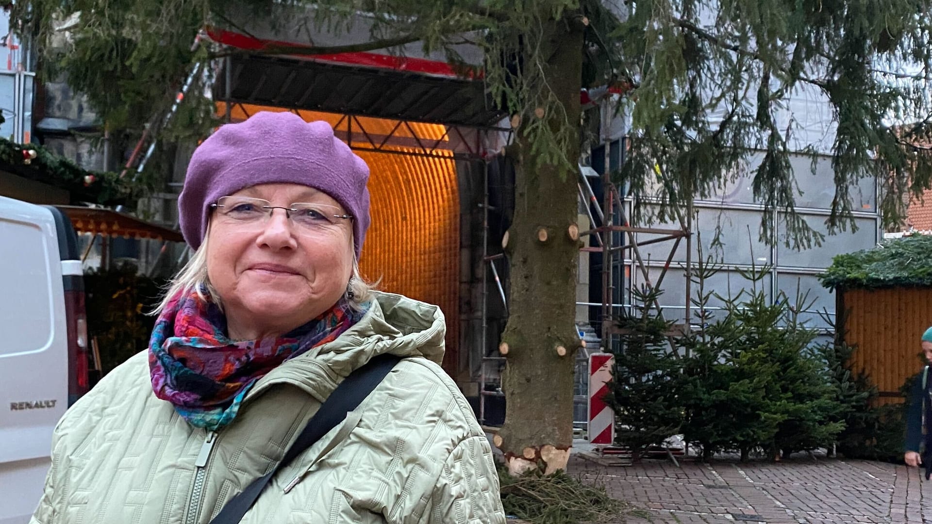 Marion Strauß findet den diesjährigen Weihnachtsbaum "nicht gerade schön".