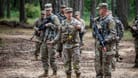 Soldaten der Nationalgarde (Symbolbild): Der erste US-Bundesstaat hat sie in Einsatzbereitschaft wegen möglicher Gewaltausbrüche bei der Präsidentschaftswahl versetzt.