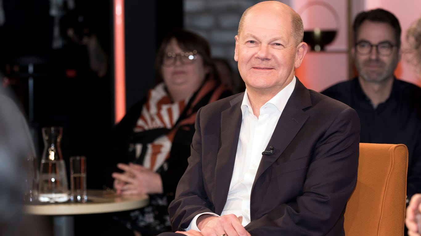 Olaf Scholz im "3nach9"-Studio (Archivbild): Für den Bundeskanzler wurde extra die Aufzeichnung verlegt.