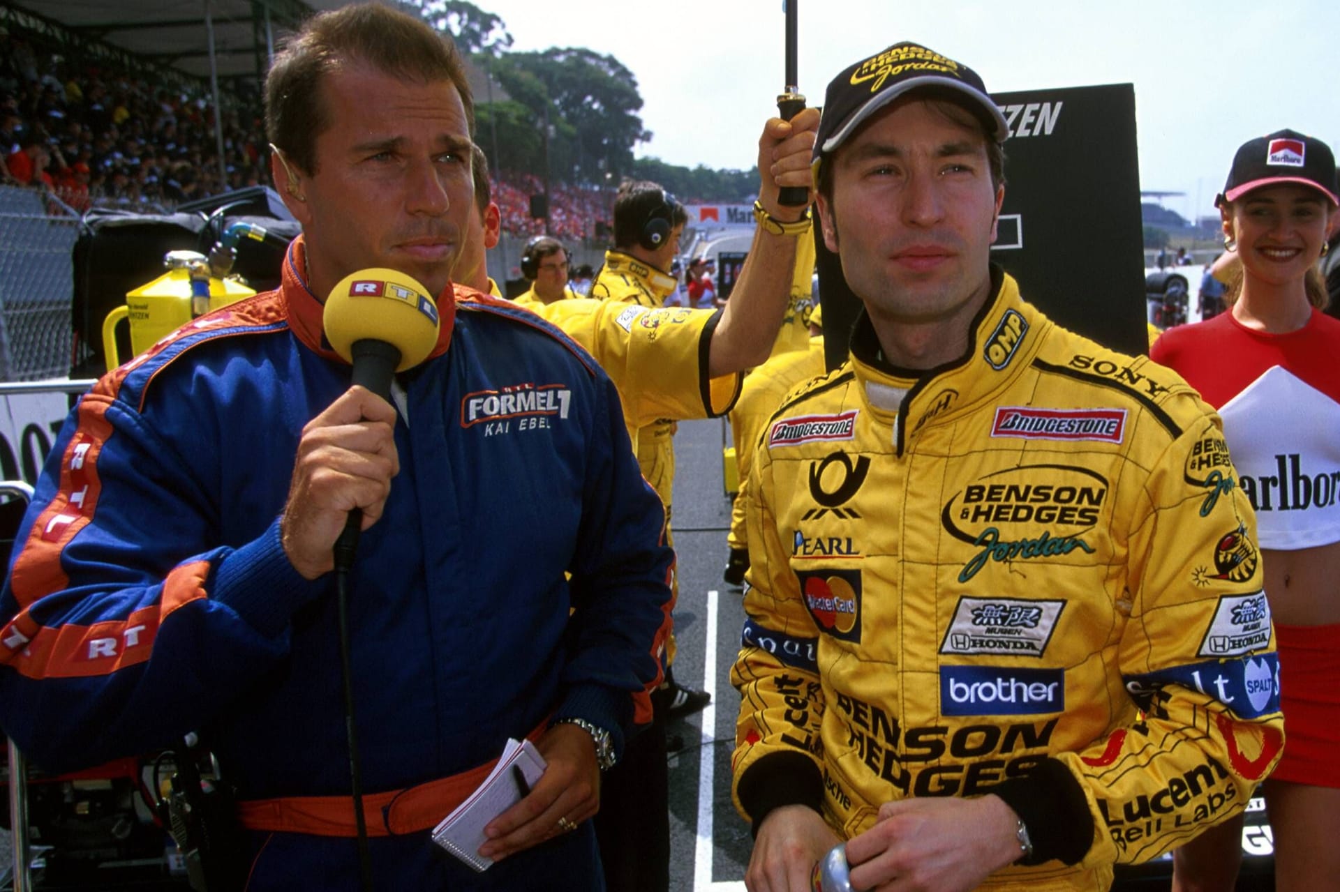 Formel-1-Geschichte: Heinz-Harald Frentzen im Jahr 2000 mit RTL-Reporter Kai Ebel.