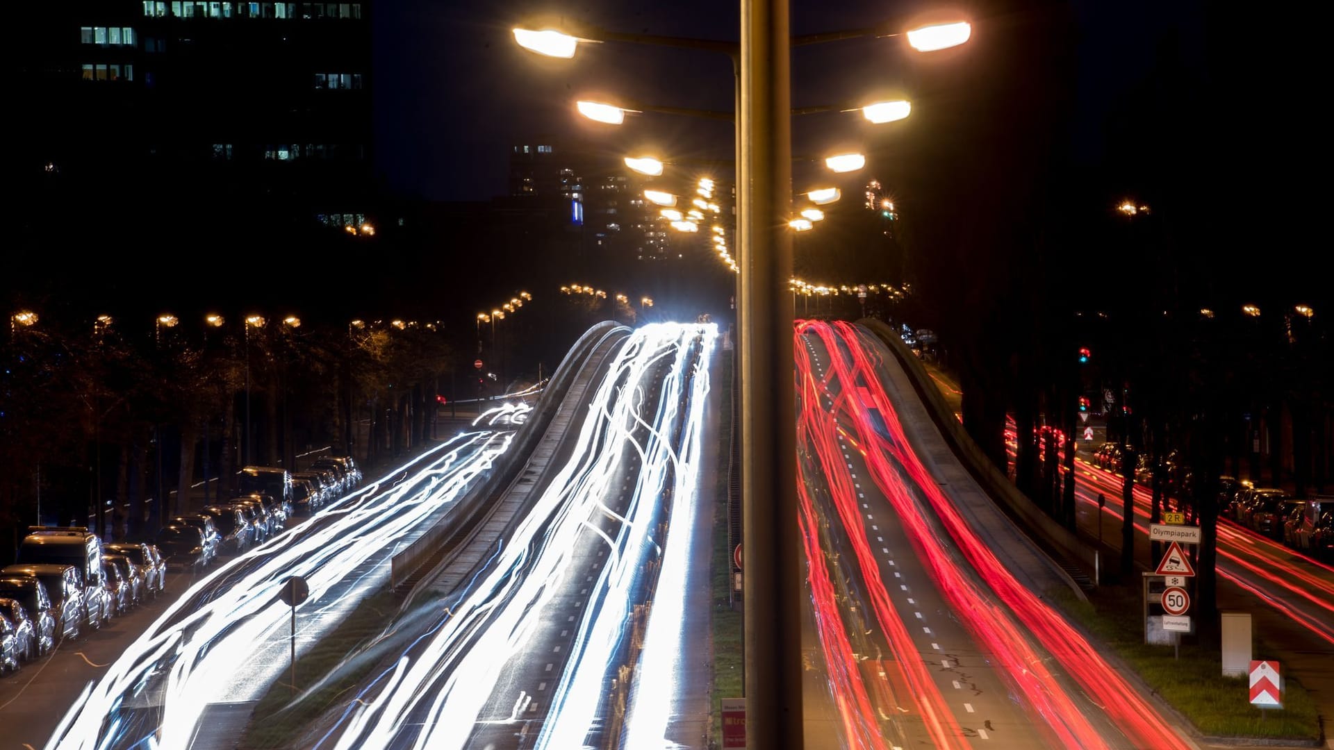 Jedes Auto braucht eine Versicherung Jedes Auto braucht eine Versicherung
