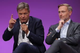 Robert Habeck (Die Grünen, links) und Christian Lindner (FDP, rechts): Finanzminister Habeck hat eine rote Linie gezogen.