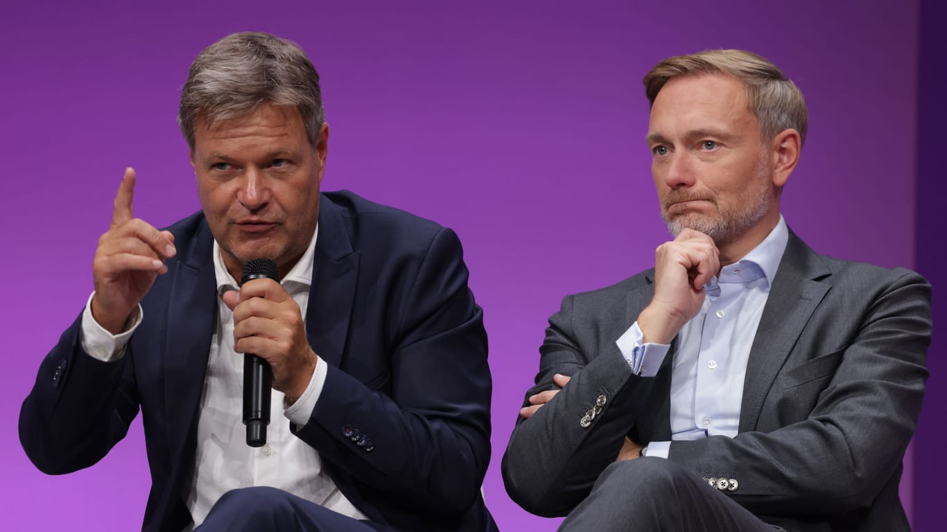 Robert Habeck (Die Grünen, links) und Christian Lindner (FDP, rechts): Finanzminister Habeck hat eine rote Linie gezogen.