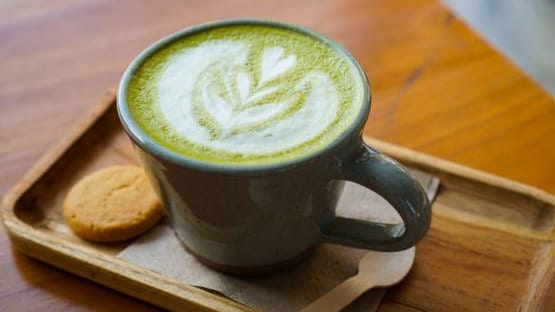 Matcha Latte: In den letzten Jahren hat das Getränk an Popularität gewonnen.