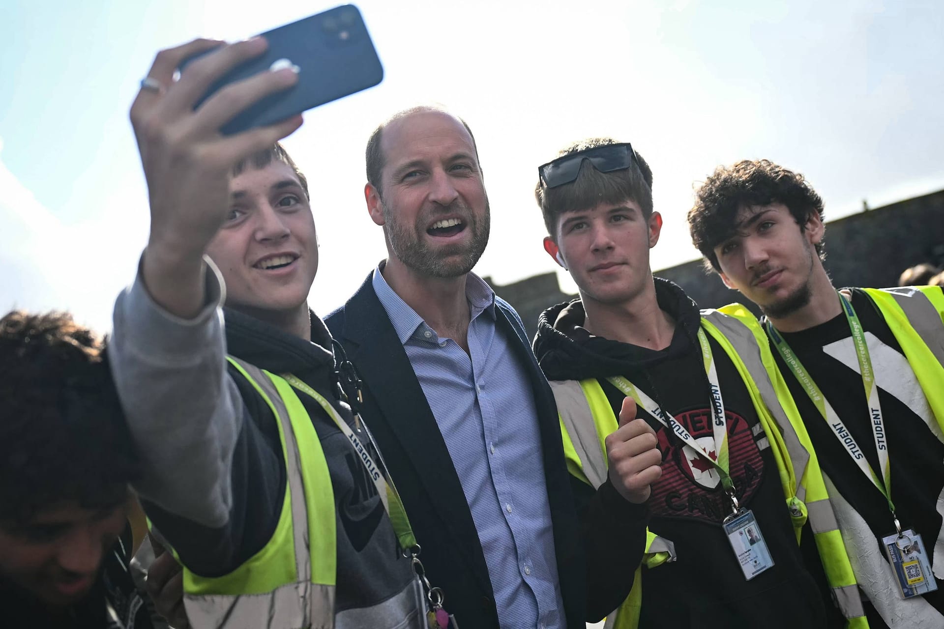 Prinz William: Bei seinem Besuch in Südafrika trägt er ein Geschenk seiner Tochter bei sich.