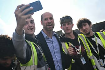 Prinz William: Bei seinem Besuch in Südafrika trägt er ein Geschenk seiner Tochter bei sich.