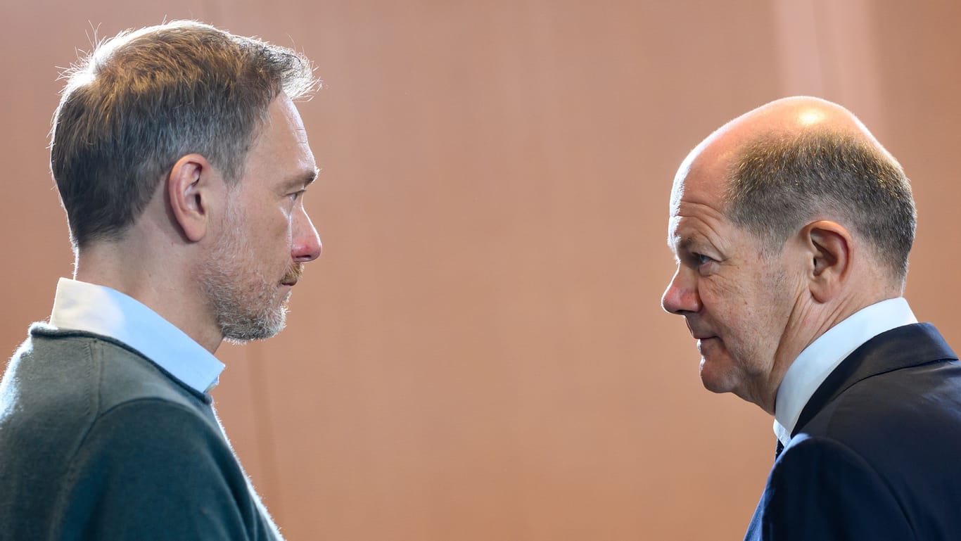 Christian Lindner (l.) und Olaf Scholz (r.): Der Bundesfinanzminister wurde vom Bundeskanzler entlassen.