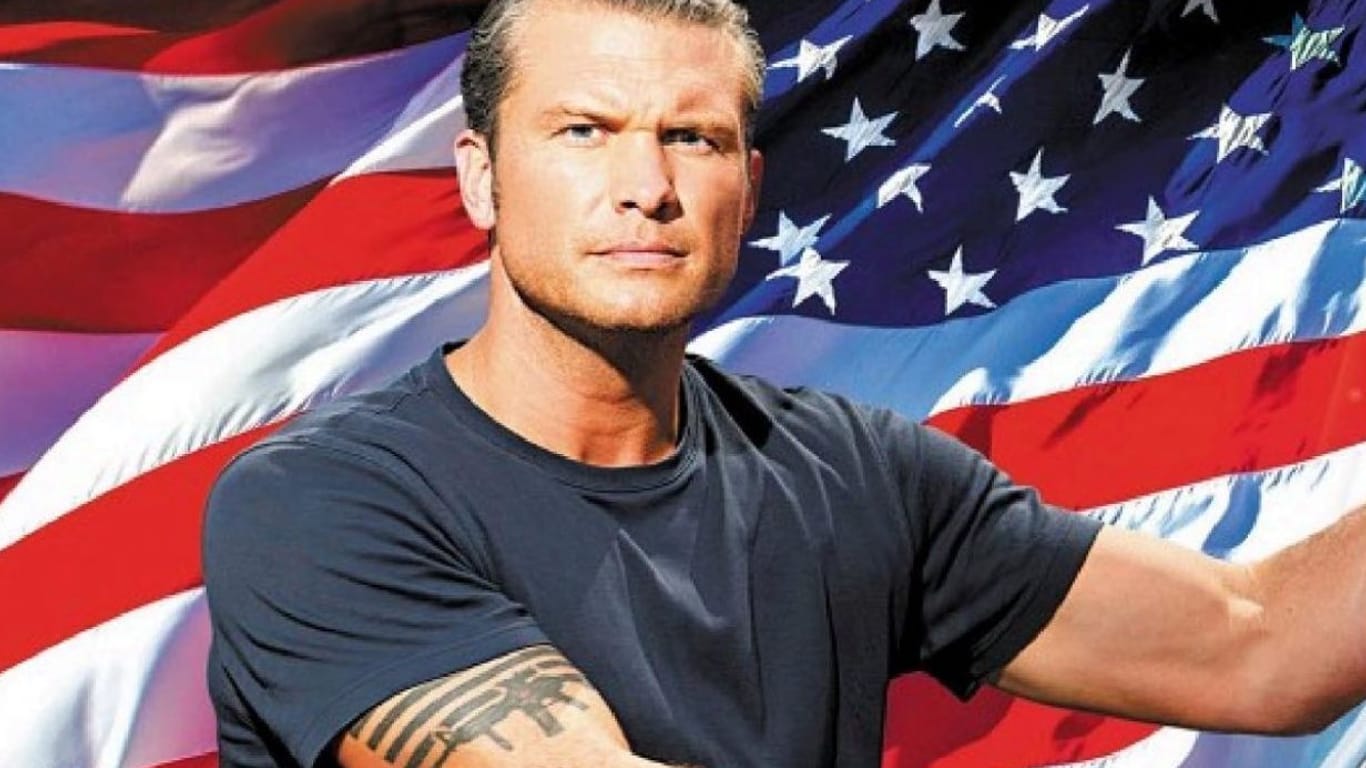 Der designierte Verteidigungsminister Pete Hegseth inszeniert sich als amerikanischer Patriot.