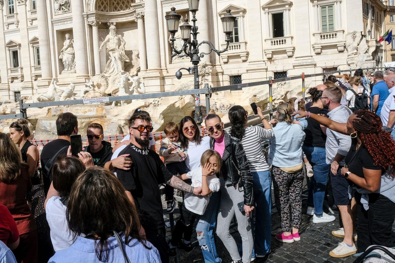 Restaurierung des Trevi-Brunnens in Rom