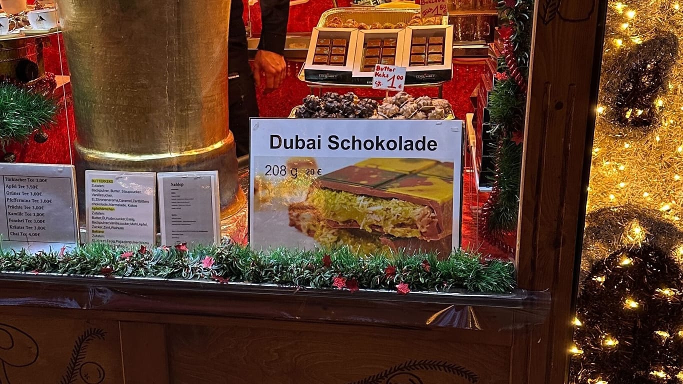 Auch Dubai-Schokolade kann man für 20 Euro auf dem Weihnachtsmarkt kaufen.