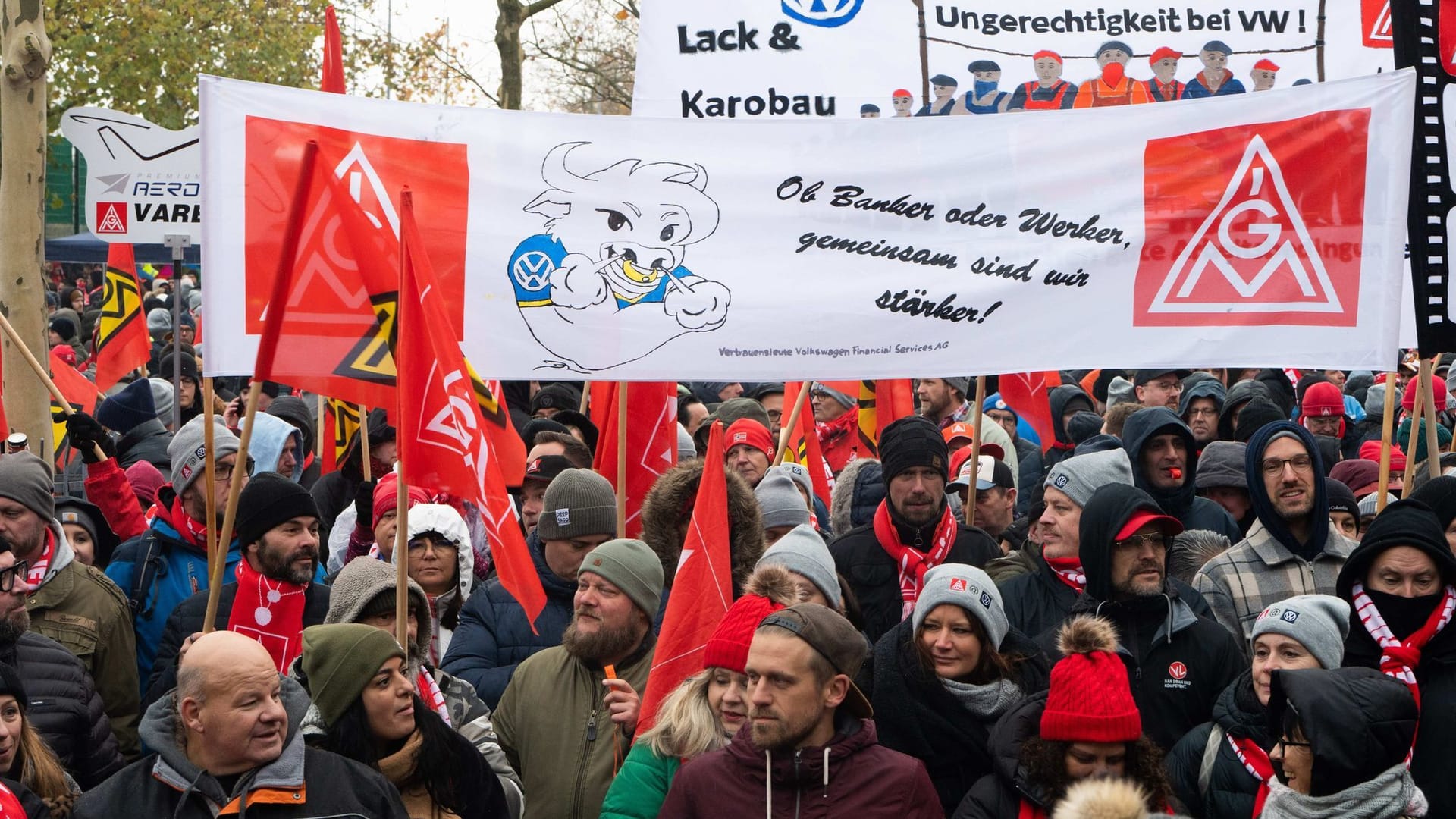 Protest-Kundgebung der IG Metall in Wolfsburg