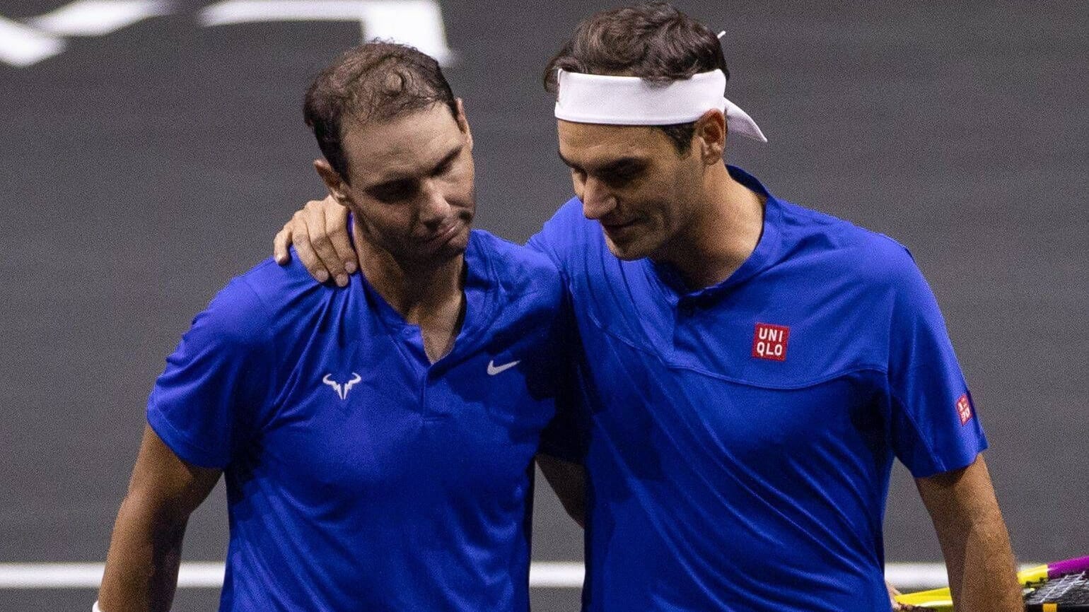 Weggefährten: Roger Federer (r.) und Rafael Nadal beim Abschied des Schweizers beim Laver Cup 2022.