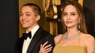 Angelina Jolie mit ihrem Sohn Knox: Eigentlich hält der 16-Jährige sich eher im Hintergrund.