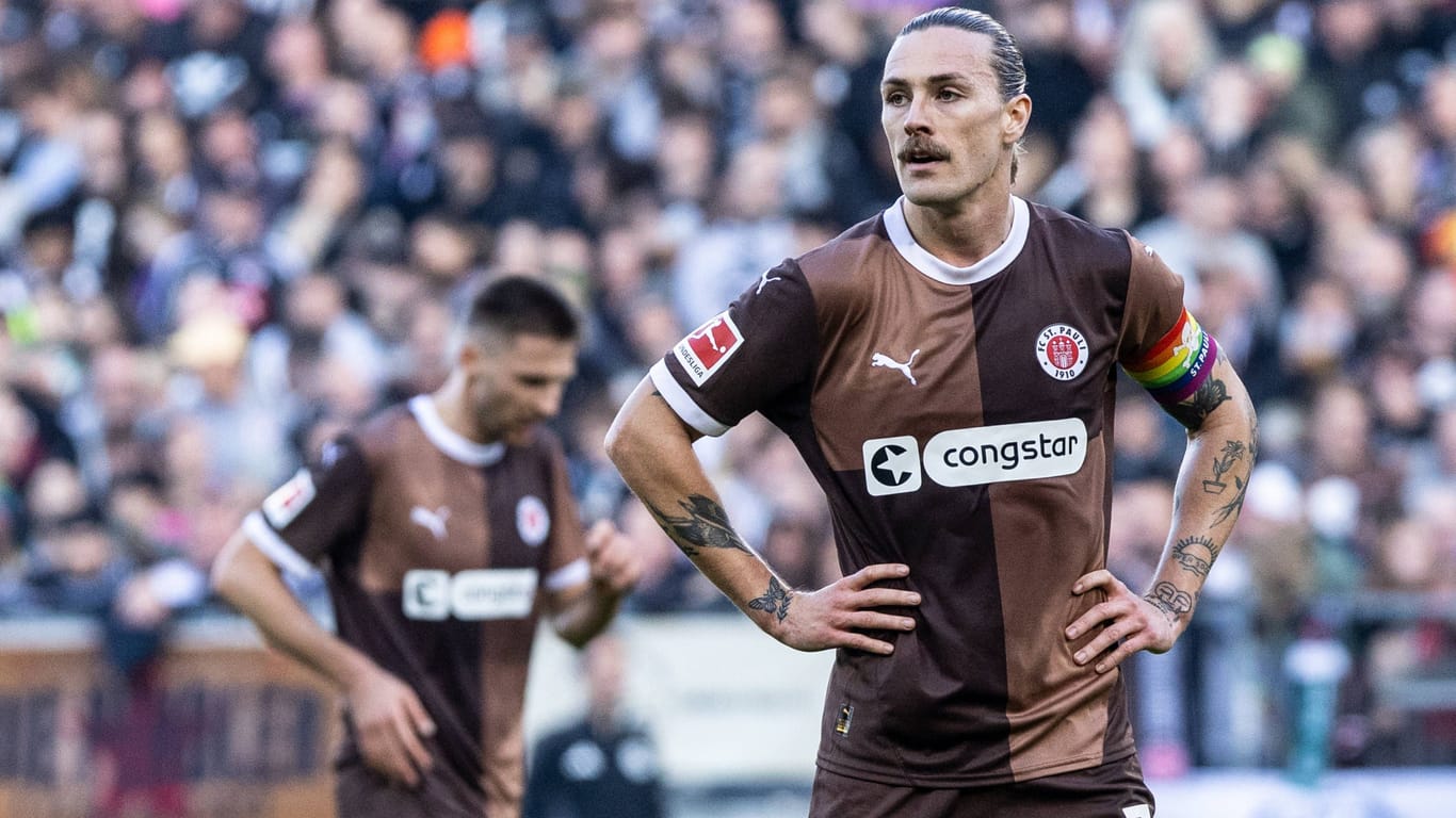 St. Pauli-Kapitän Jackson Irvine auf dem Rasen: Der Bundesliga-Aufsteiger hat eine Genossenschaft gegründet.