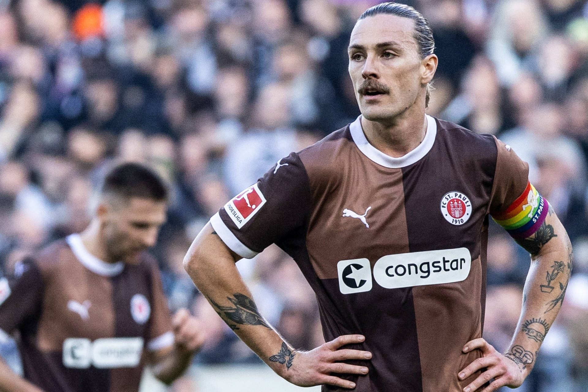 St. Pauli-Kapitän Jackson Irvine auf dem Rasen: Der Bundesliga-Aufsteiger hat eine Genossenschaft gegründet.