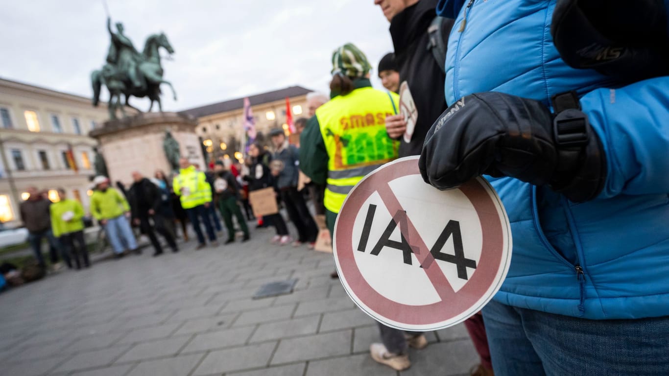 Kundgebung des Bund Naturschutz München gegen IAA