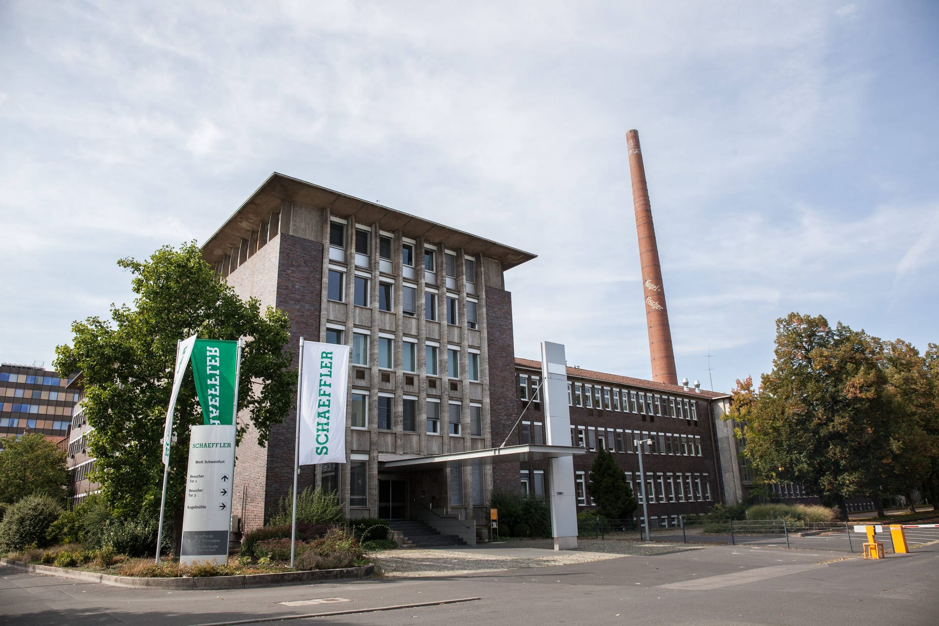 Schaeffler-Werk in Stuttgart (Symbolbild): Der Autozulieferer schließt zwei Werke.