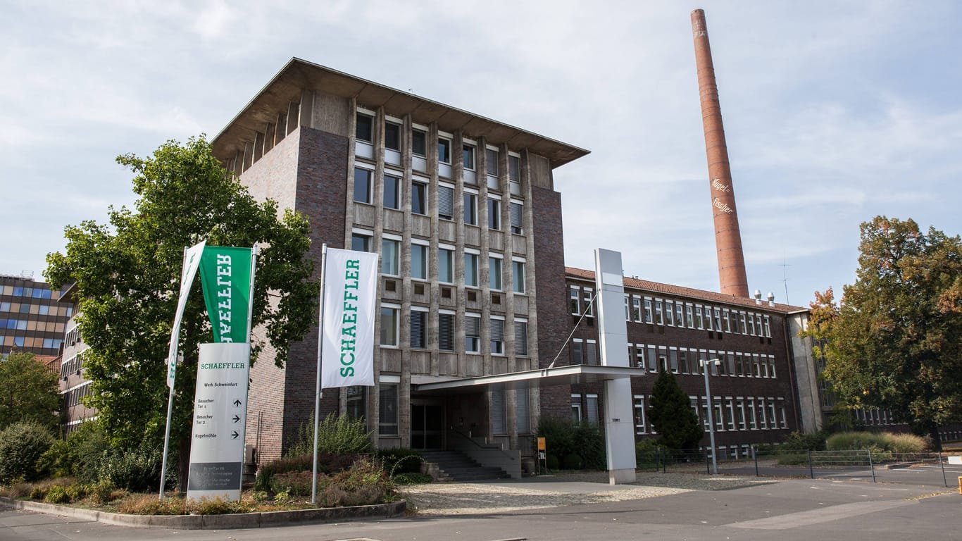 Schaeffler-Werk in Stuttgart (Symbolbild): Der Autozulieferer schließt zwei Werke.