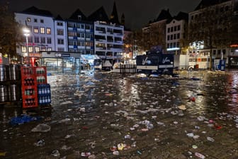 Ein unschöner Anblick: Der Heumarkt ist übersät von Müll.