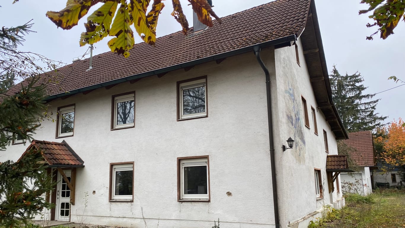 Dieses Haus Auf den Schrederwiesen 83, das bereits im Besitz der Stadt München ist, ist der Alternativvorschlag der Anwohner, um Flüchtlinge in ihrem Stadtteil unterzubringen.