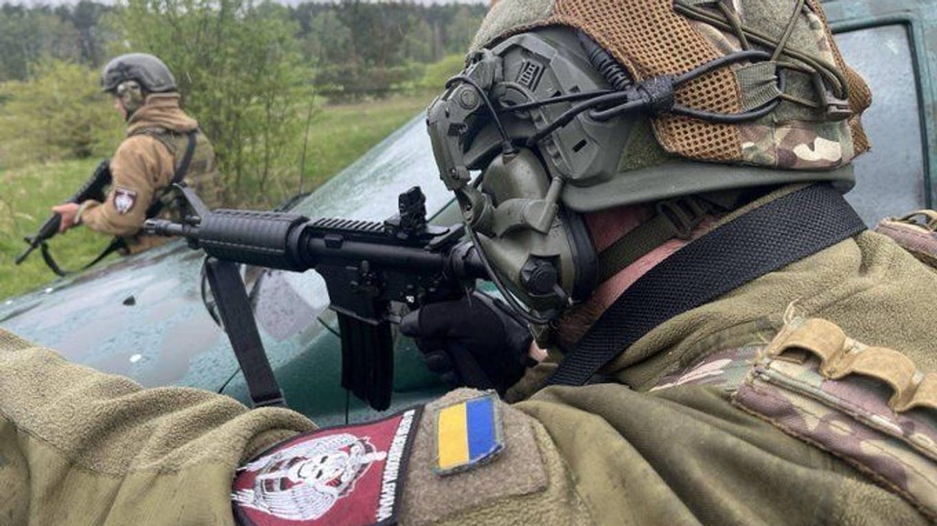 Dieses Foto soll Soldaten der 88. mechanisierten Brigade der ukrainischen Armee zeigen – doch die Einheit existiert überhaupt nicht.