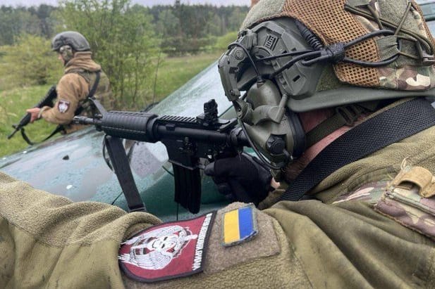 Dieses Foto soll Soldaten der 88. mechanisierten Brigade der ukrainischen Armee zeigen – doch die Einheit existiert überhaupt nicht.