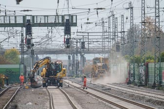 Bauarbeiten auf der Riedbahn