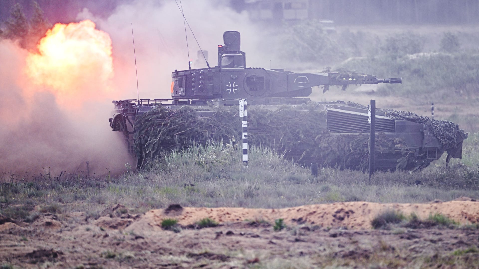 Ein Schützenpanzer der Bundeswehr bei einer Übung (Archiv): Nach Trumps Wahl muss Deutschland bei der Zeitenwende einen Zahn zulegen.