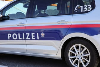 Ein Polizeiauto in Österreich (Symbolbild): Ein vermisstes Baby wurde tot gefunden.