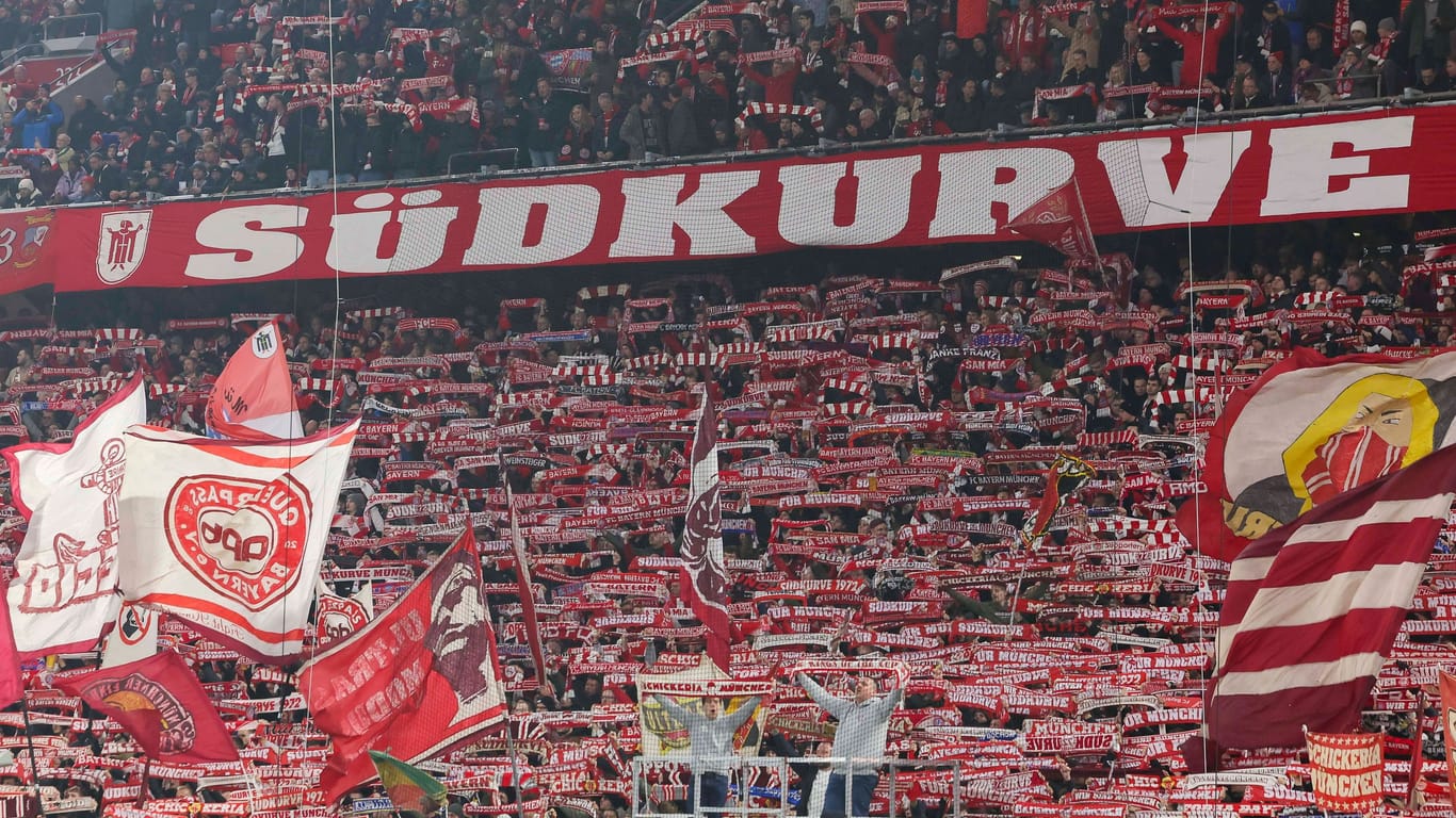 Südkurve in der Allianz Arena: Der deutsche Rekordmeister trauert um einen Fan.